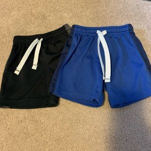Set of Carter's shorts 18m
